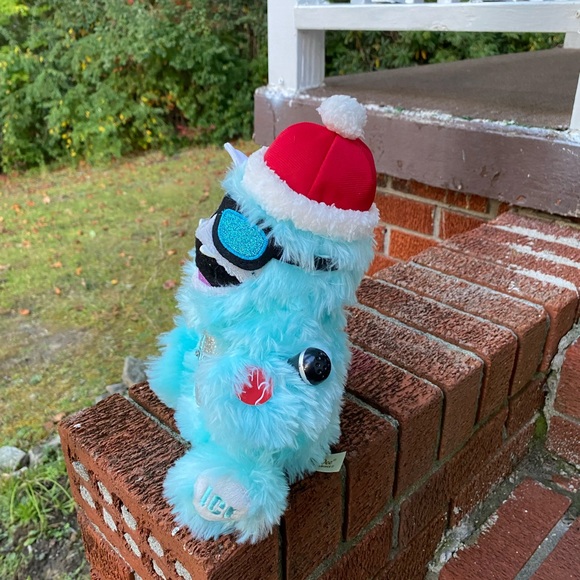 Dan Dee International Officially Licensed Light-up Yeti I Sing "Ice Ice Baby" - Picture 8 of 17